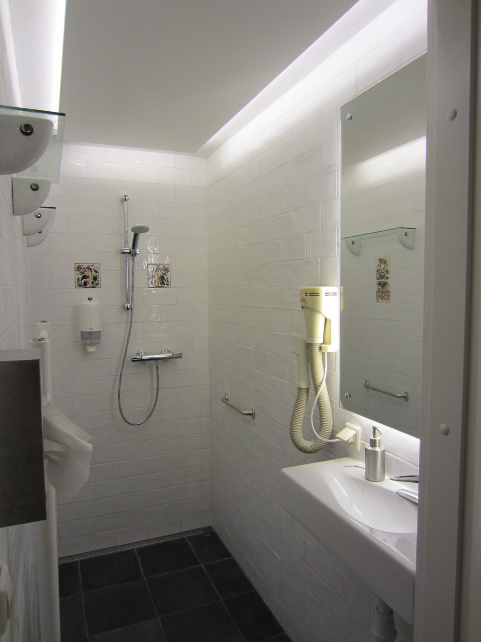 Badkamer verlichting douche: badkamers voorbeelden ? moderne ...