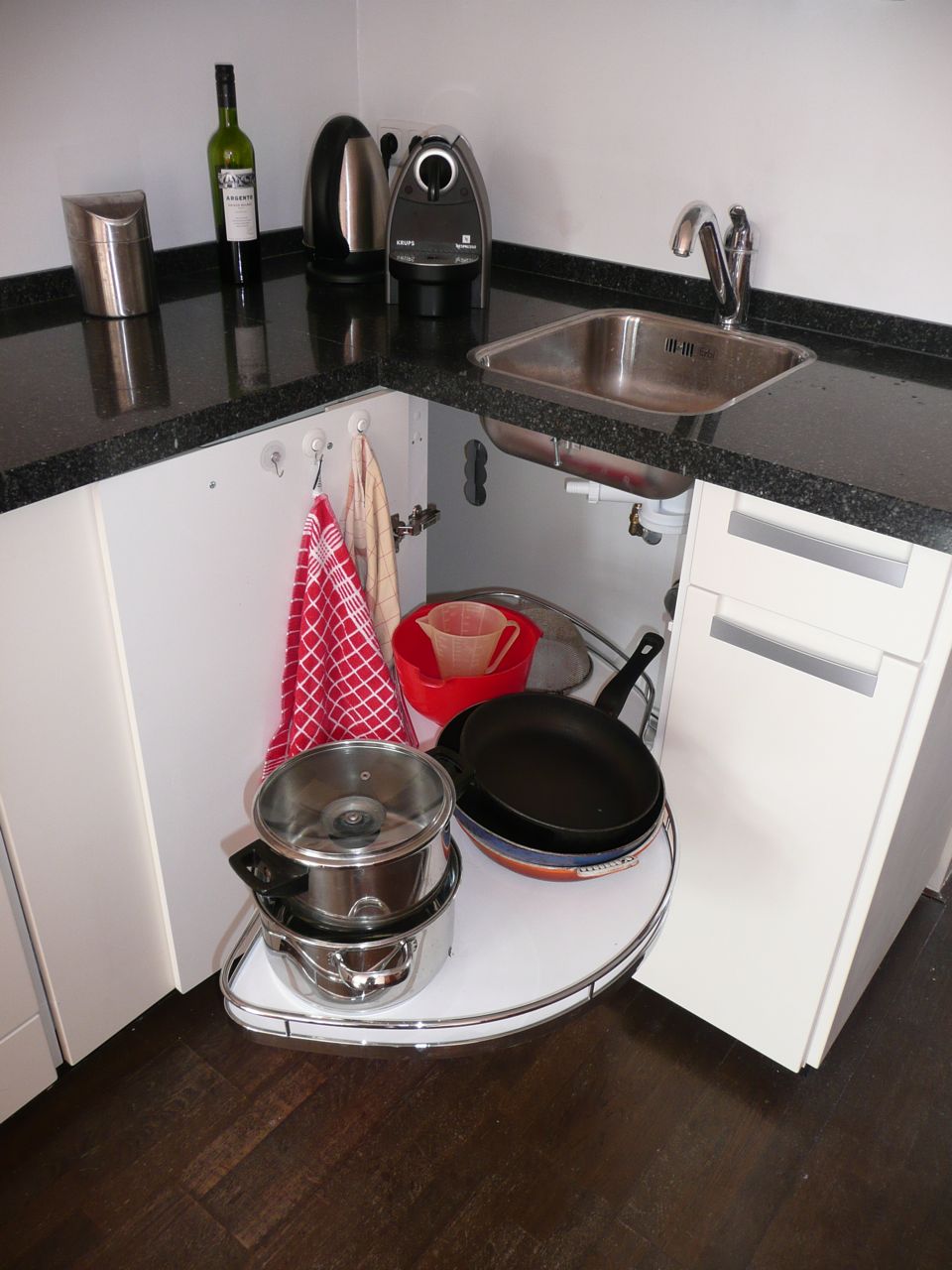 Jaap raat interieurbouw exclusieve keukens Keuken zwart geel